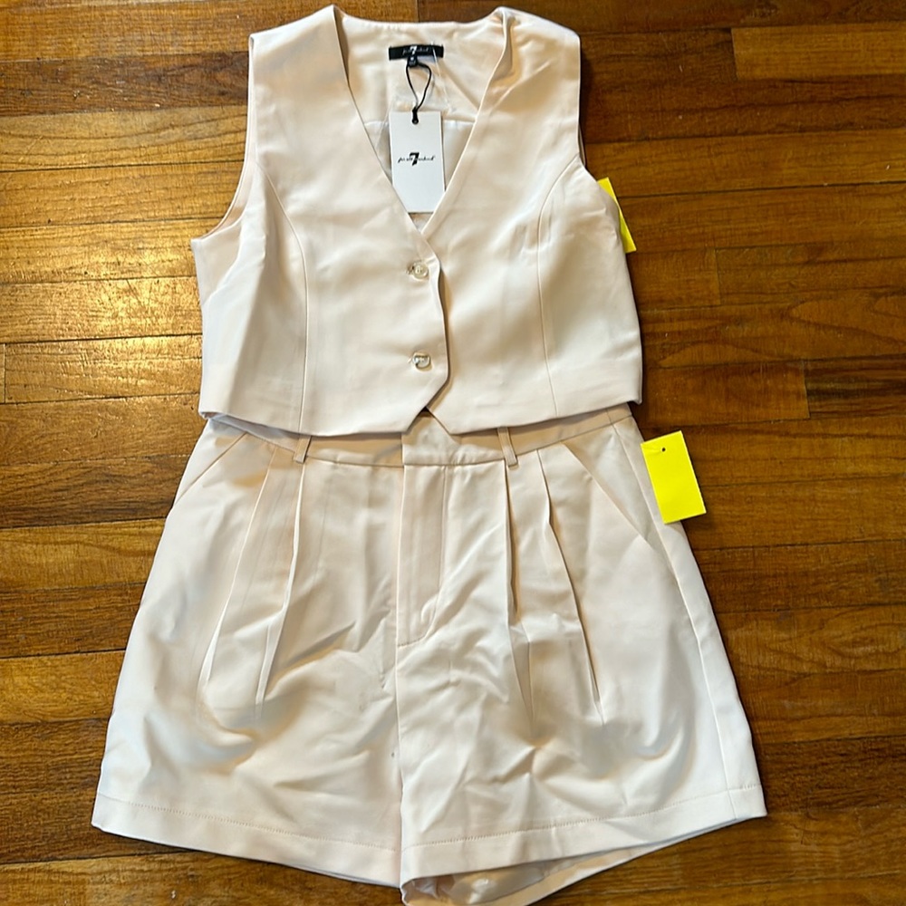 Beige set great for spring and summer